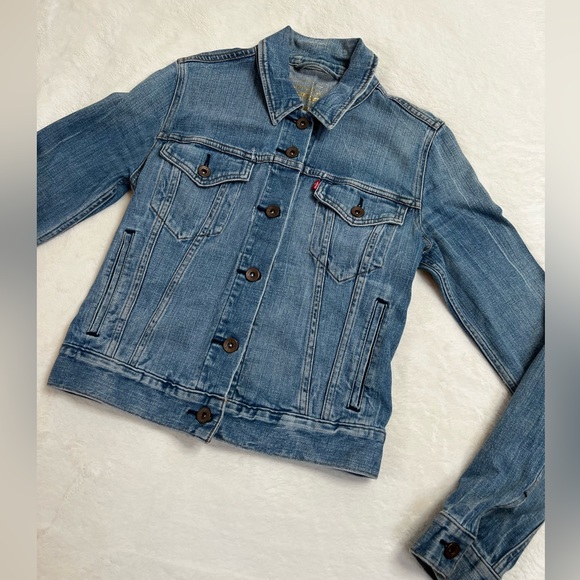 Levi’s Women’s Denim Jacket - Picture 2 of 4